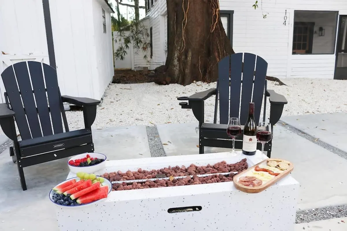 Outdoor Hangout With Bbq, Firepit, Bocce Ball And More Tampa Semesterbostad