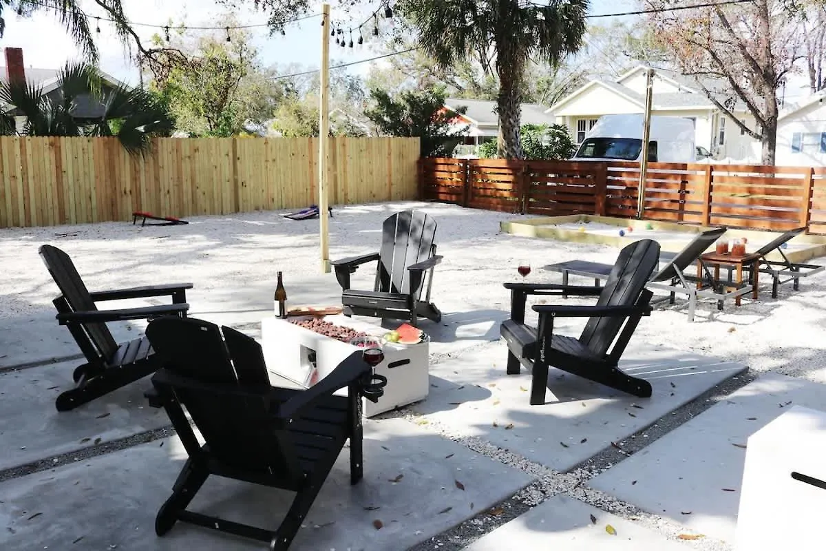 Outdoor Hangout With Bbq, Firepit, Bocce Ball And More Tampa