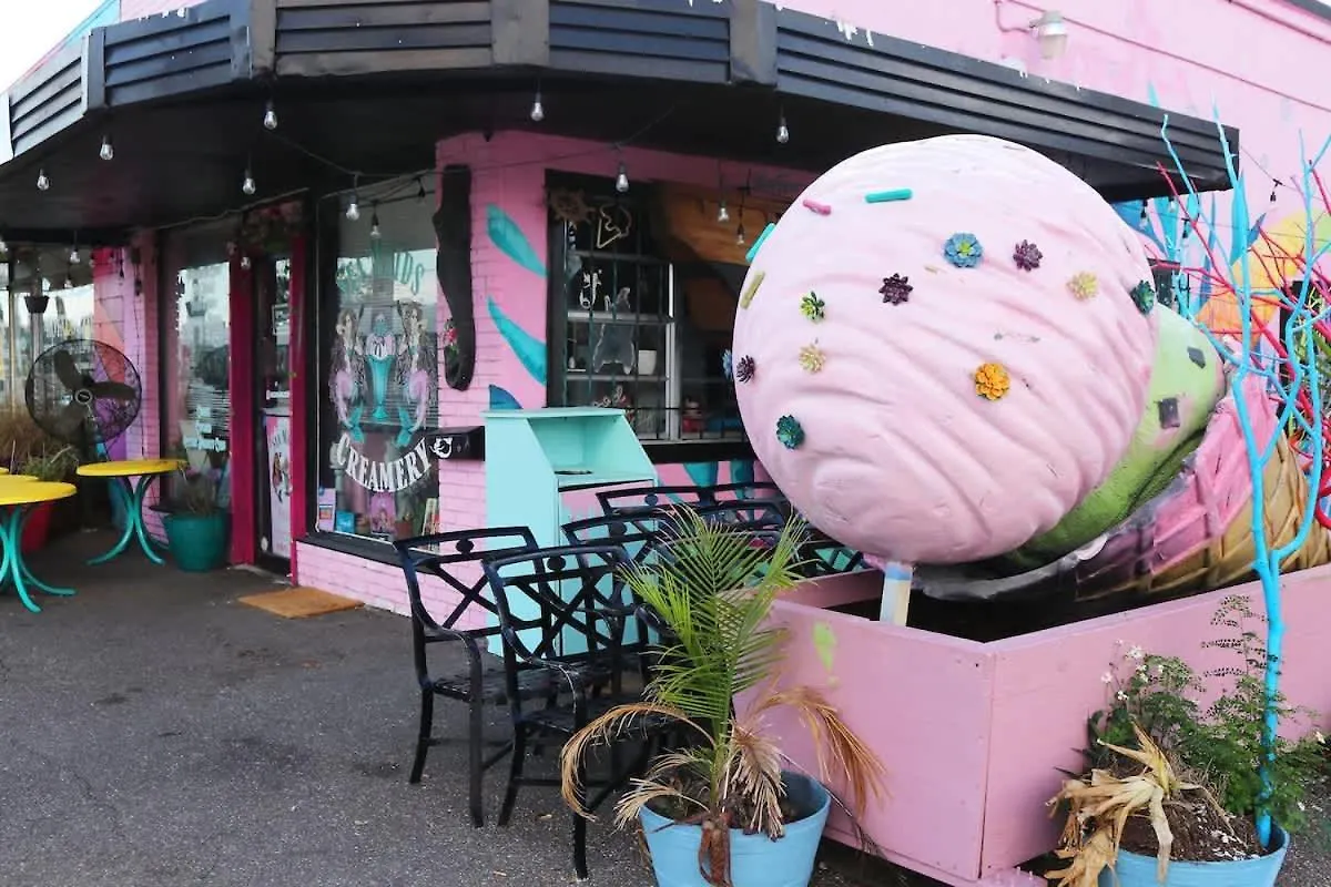 Outdoor Hangout With Bbq, Firepit, Bocce Ball And More Tampa